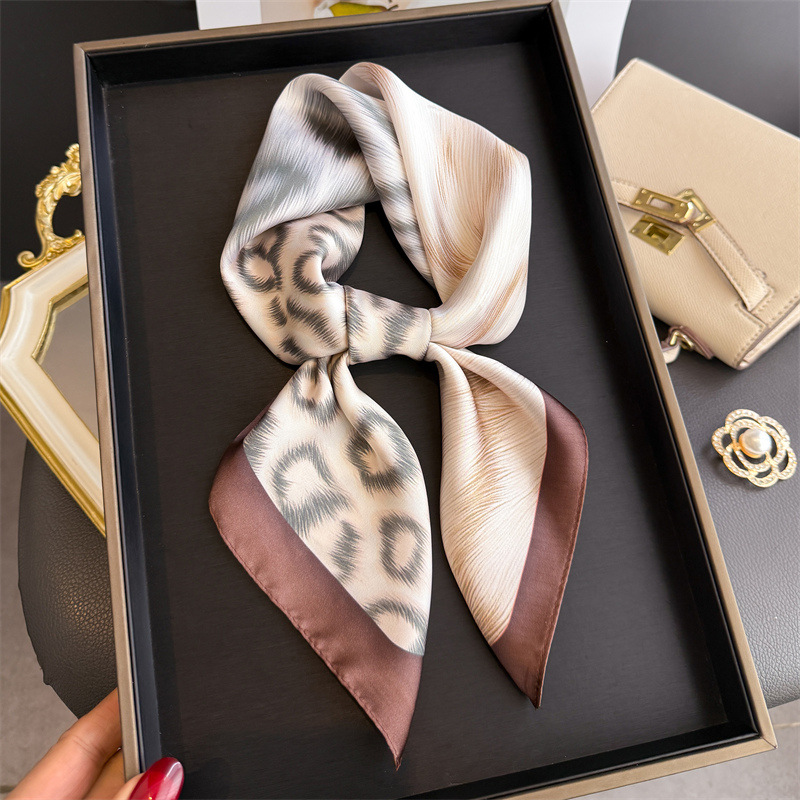 Scarf Silk Square - وشاح نسائي فاخر مربع الشكل من